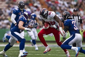 全黑队的进攻威胁不断，球队打法令对手难以应对，全黑队战舞